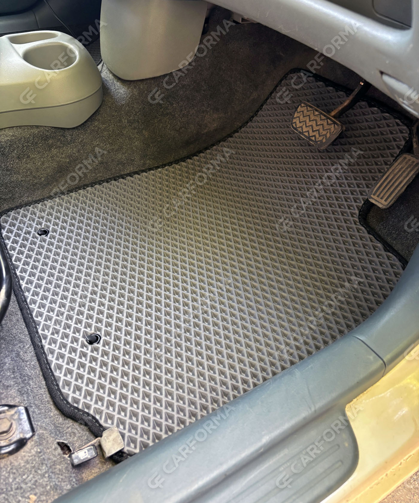 Коврики на Toyota Vitz I 1998&nbsp;-&nbsp;2005 в Грозном