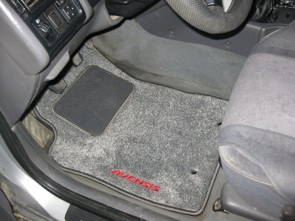 Ворсовые коврики на Toyota Avensis I 1997 - 2002 в Грозном