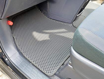 Коврики на Toyota Voxy (R80) 2014 - 2021 в Грозном