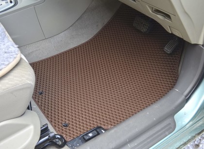 Коврики на Toyota Belta 2005 - 2012 в Грозном