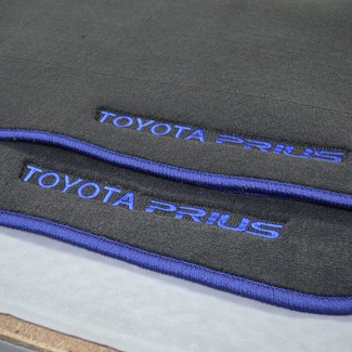 Коврики на Toyota Prius Alpha 2011 - 2021 в Грозном