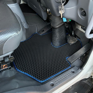 Ворсовые коврики на Isuzu Forward V узкая кабина 2007 - 2025 в Грозном