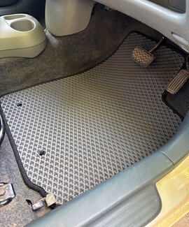 Коврики на Toyota Vitz I 1998&nbsp;-&nbsp;2005 в Грозном