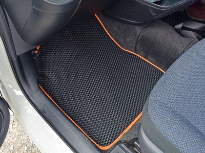 Коврики на Toyota Sienta II 2015 - 2022 в Грозном
