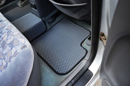 Ворсовые коврики на Toyota Avensis I 1997 - 2002 в Грозном
