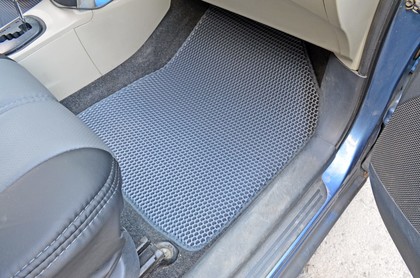 Коврики на Toyota Yaris II 2005 - 2011 в Грозном