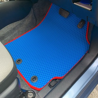 Коврики на Toyota Vitz III 2010 - 2020 в Грозном