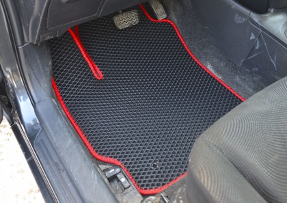 Коврики на Toyota Yaris II 2005 - 2011 в Грозном