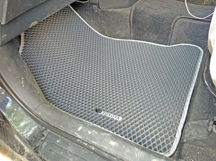 Коврики на Toyota Wish I 2003 - 2009 в Грозном