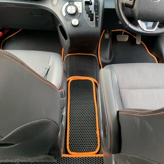 Коврики на Toyota Sienta II 2015 - 2022 в Грозном