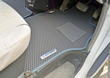 Ворсовые коврики на Mitsubishi Delica 4 1994 - 2007 в Грозном