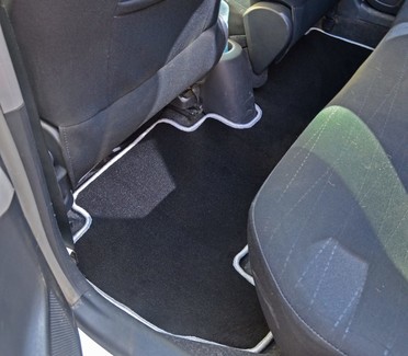 Коврики на Toyota Yaris II 2005 - 2011 в Грозном