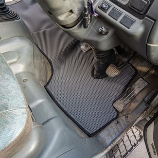 Ворсовые коврики на Mitsubishi Fuso Canter VI узкая кабина 1991 - 2010 в Грозном