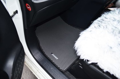 Коврики на Toyota Voxy (R80) 2014 - 2021 в Грозном