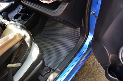 Ворсовые коврики на Toyota Prius C 2011 - 2021 в Грозном