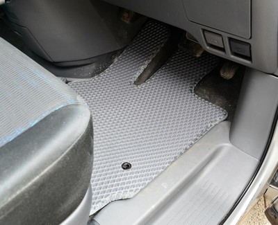 Ворсовые коврики на Toyota Voxy (R70) 2007 - 2013 в Грозном