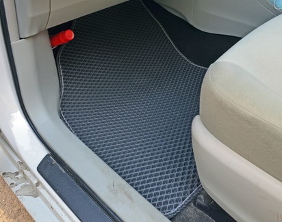 Коврики на Toyota Prius Alpha 2011 - 2021 в Грозном