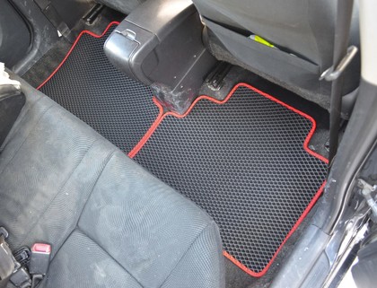 Коврики на Toyota Yaris II 2005 - 2011 в Грозном