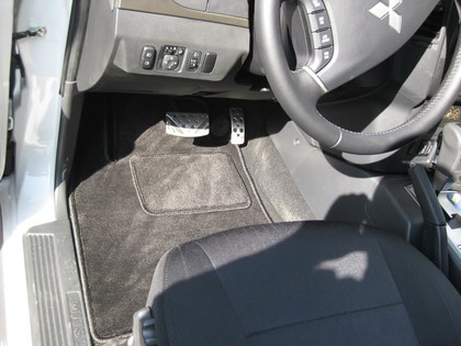 Ворсовые коврики на Mitsubishi Pajero IV 2006 - 2021 в Грозном