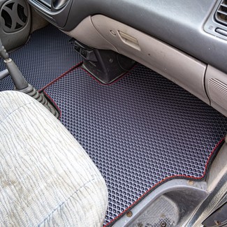 Коврики на Mitsubishi Space Gear 1994 - 2007 в Грозном