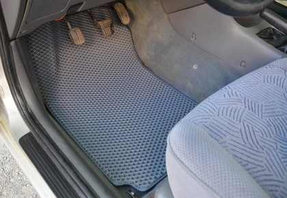 Ворсовые коврики на Toyota Avensis I 1997 - 2002 в Грозном