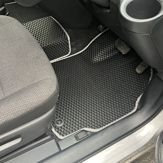 Коврики на Toyota Sienta II 2015 - 2022 в Грозном