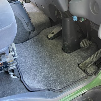 Ворсовые коврики на Isuzu Forward V широкая кабина 2007 - 2025 в Грозном