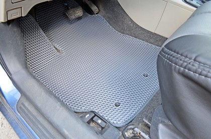 Коврики на Toyota Yaris II 2005 - 2011 в Грозном