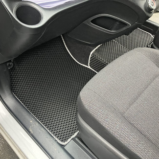 Коврики на Toyota Sienta II 2015 - 2022 в Грозном