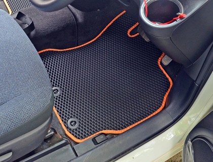 Коврики на Toyota Sienta II 2015 - 2022 в Грозном