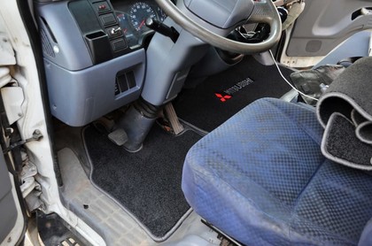 Ворсовые коврики на Mitsubishi Fuso Canter VII широкая кабина 2002 - 2017 в Грозном