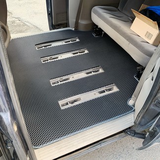 Коврики на Chrysler Voyager (RG) 2000 - 2008 в Грозном